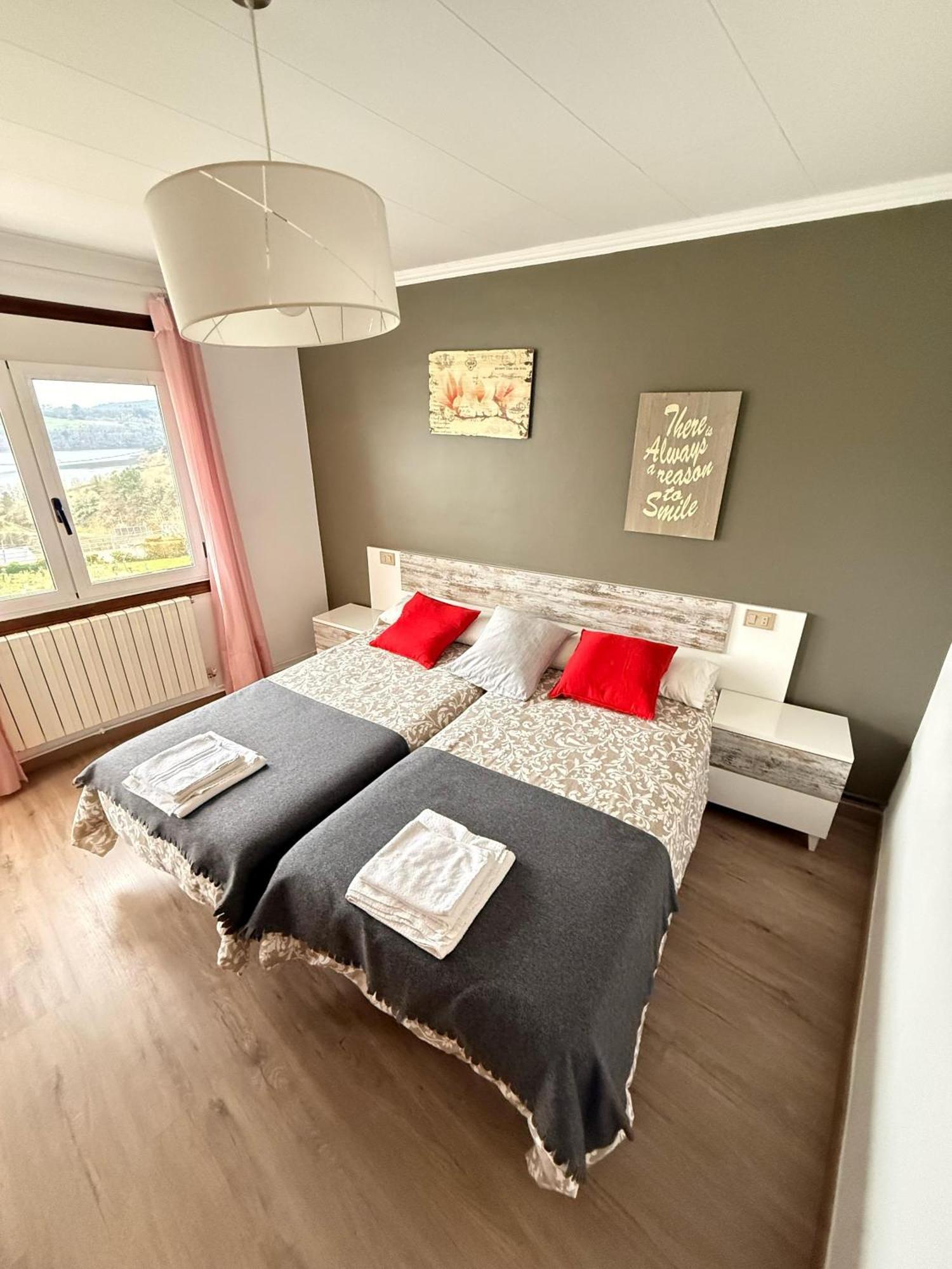 Apartamentos Portolux Portomarin Eksteriør billede